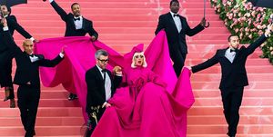 Lady Gaga op de rode loper van het Met Gala 2019