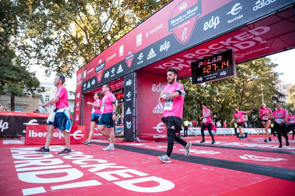 corredores en el 10k del edp rock 'n' roll maratón madrid