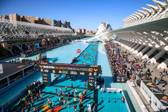 Tourism, Metropolis, Travel, Urban design, Swimming pool, Tourist attraction, Water transportation, Cityscape, Resort town, Naval architecture, 