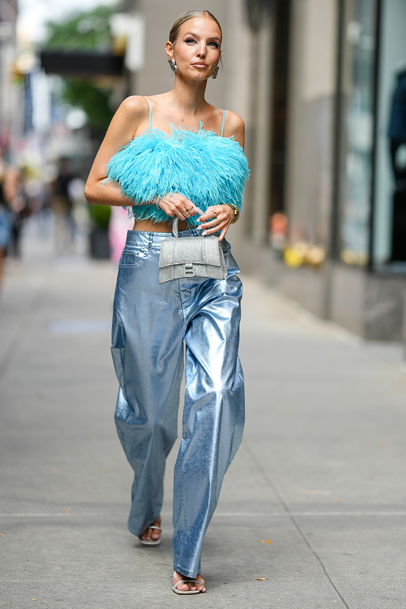 Zara is everything  Metallic pants outfit, Stylish outfits, Metallic jeans