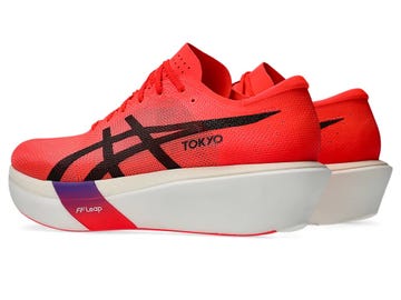 performance running shoes designed for racing