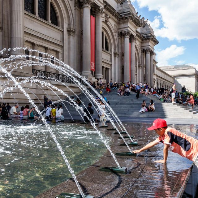 Metropolitan Museum of Art, Child Playing in Fountain