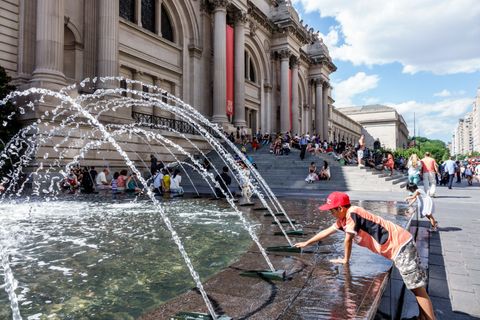 Metropolitan Museum of Art, Child Playing in Fountain