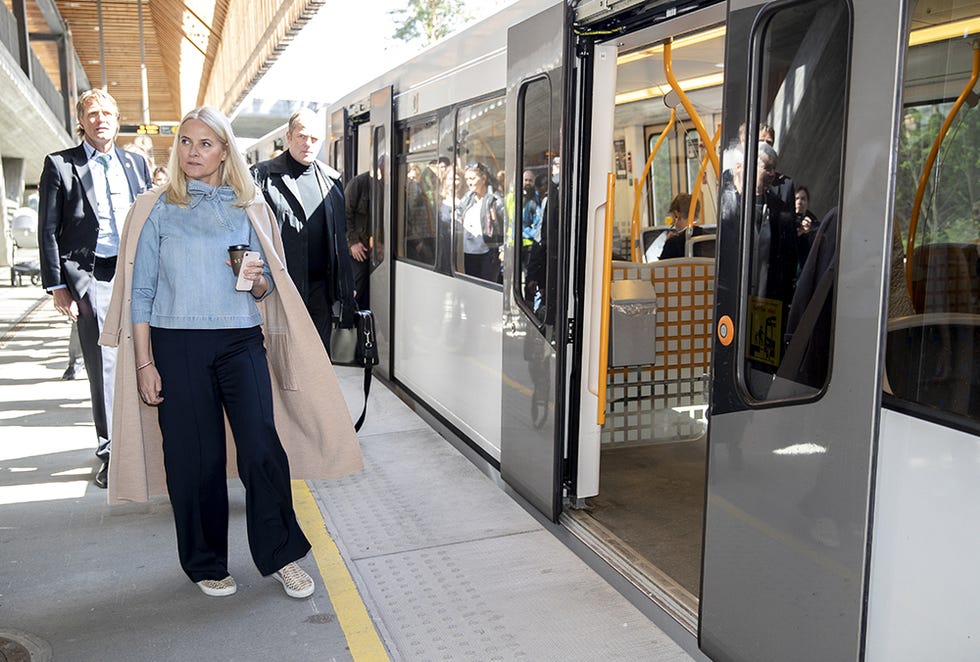 Mette-Marit en el metro.