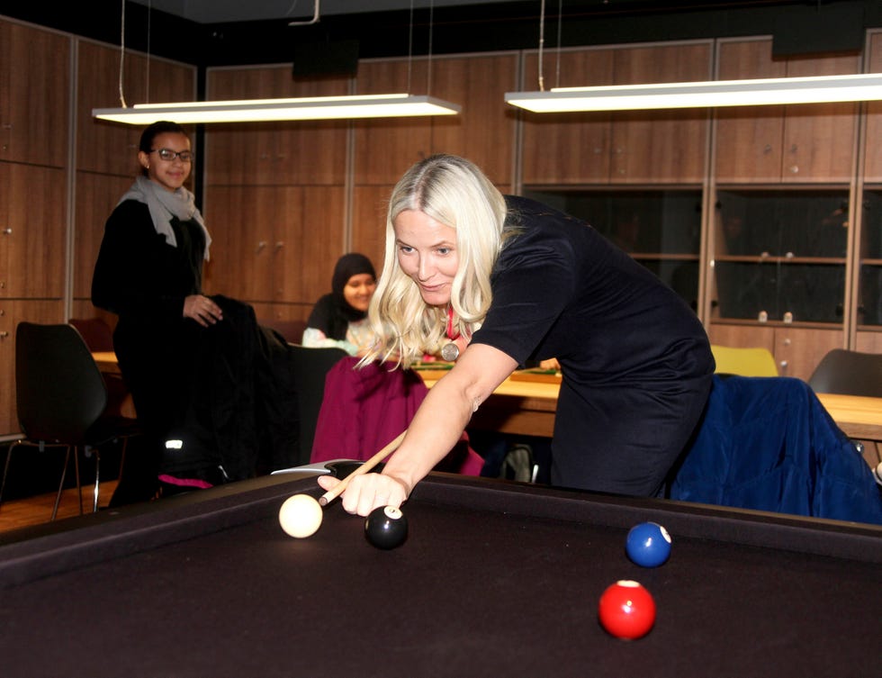 Billiards, Billiard table, Pool, Indoor games and sports, Billiard ball, Billiard room, Pool player, Snooker, Games, Straight pool, 