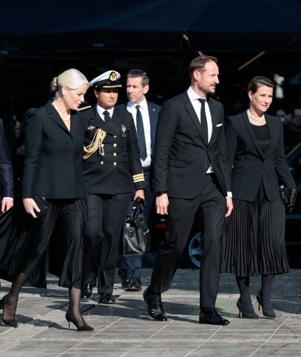en el funeral de constantino de grecia