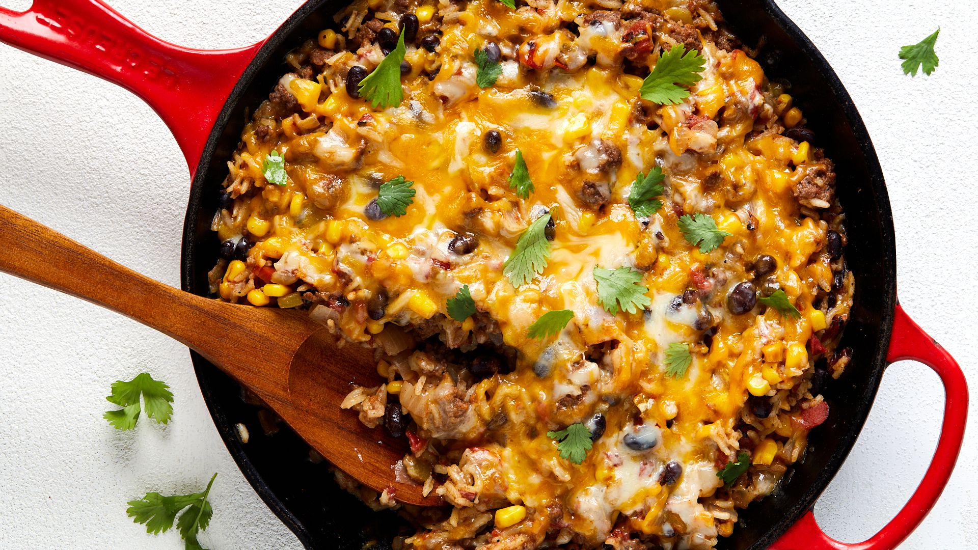 https://hips.hearstapps.com/hmg-prod/images/mexican-beef-n-rice-skillet1-1665593962.jpg?crop=1xw:0.84375xh;center,top