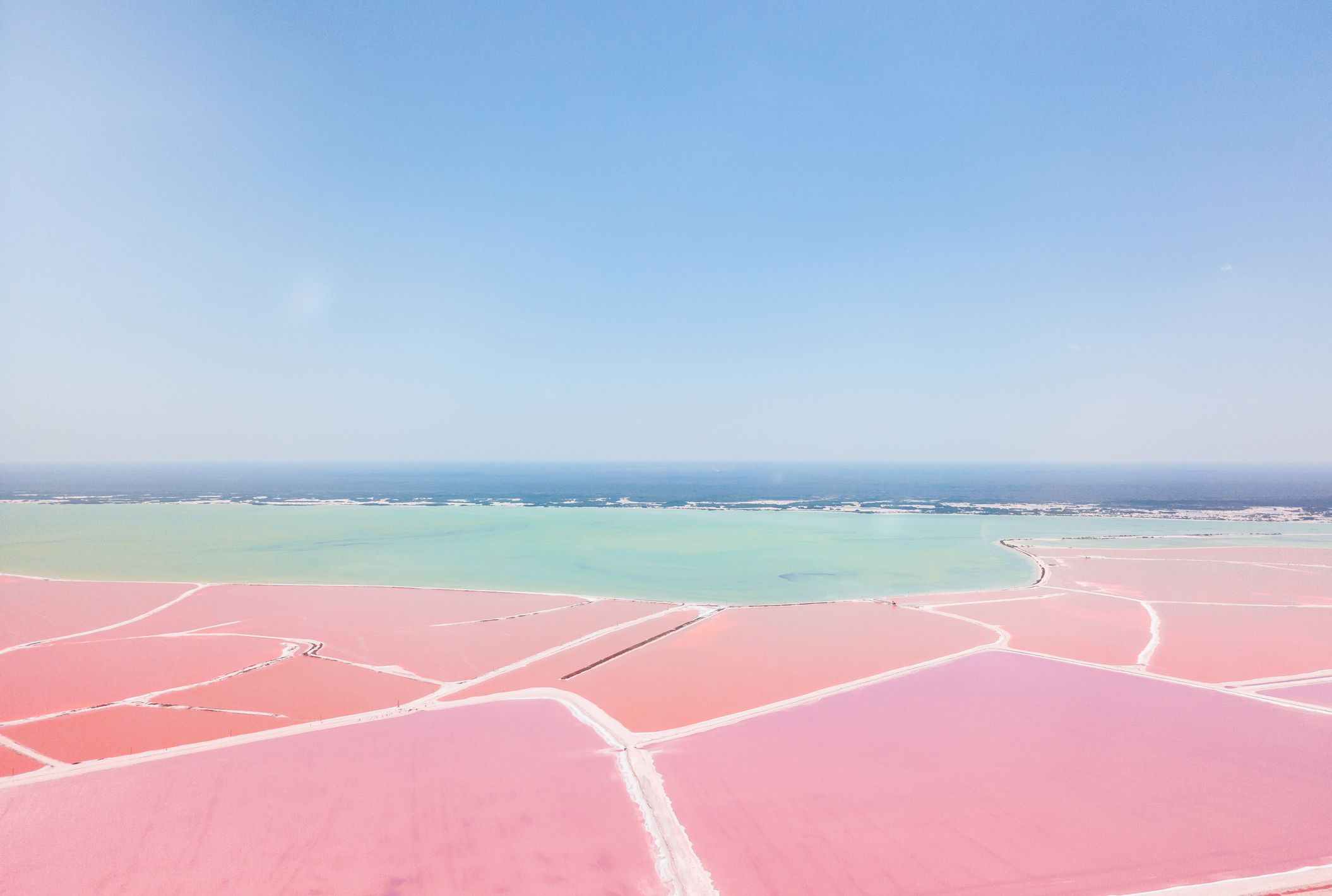 https://hips.hearstapps.com/hmg-prod/images/mexiko-yucatan-las-coloradas-pink-lake-salt-lake-royalty-free-image-1570209145.jpg