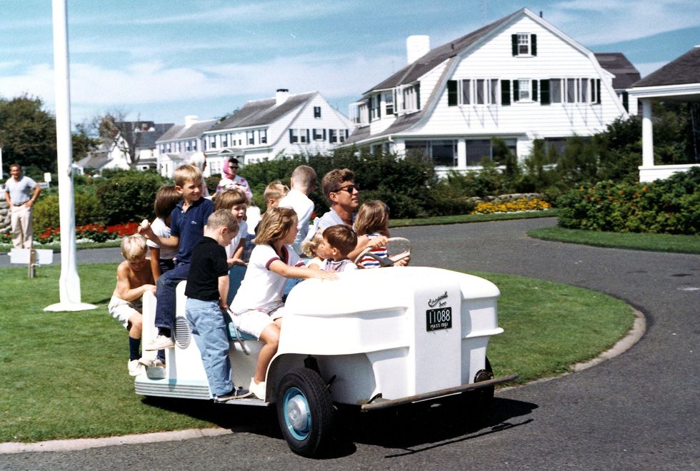 president kennedy and family in hyannis port, august 1962