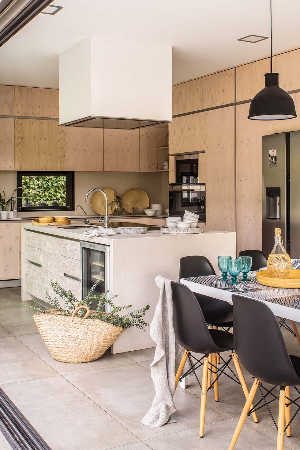 cocina con office abierta al porche