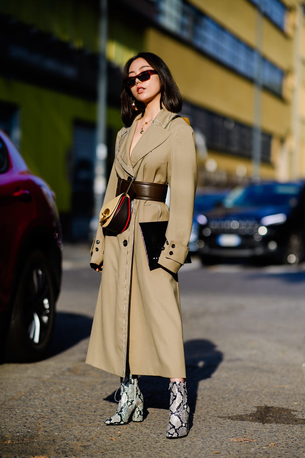 Clothing, Street fashion, Trench coat, Fashion, Coat, Outerwear, Footwear, Fashion model, Beige, Eyewear, 