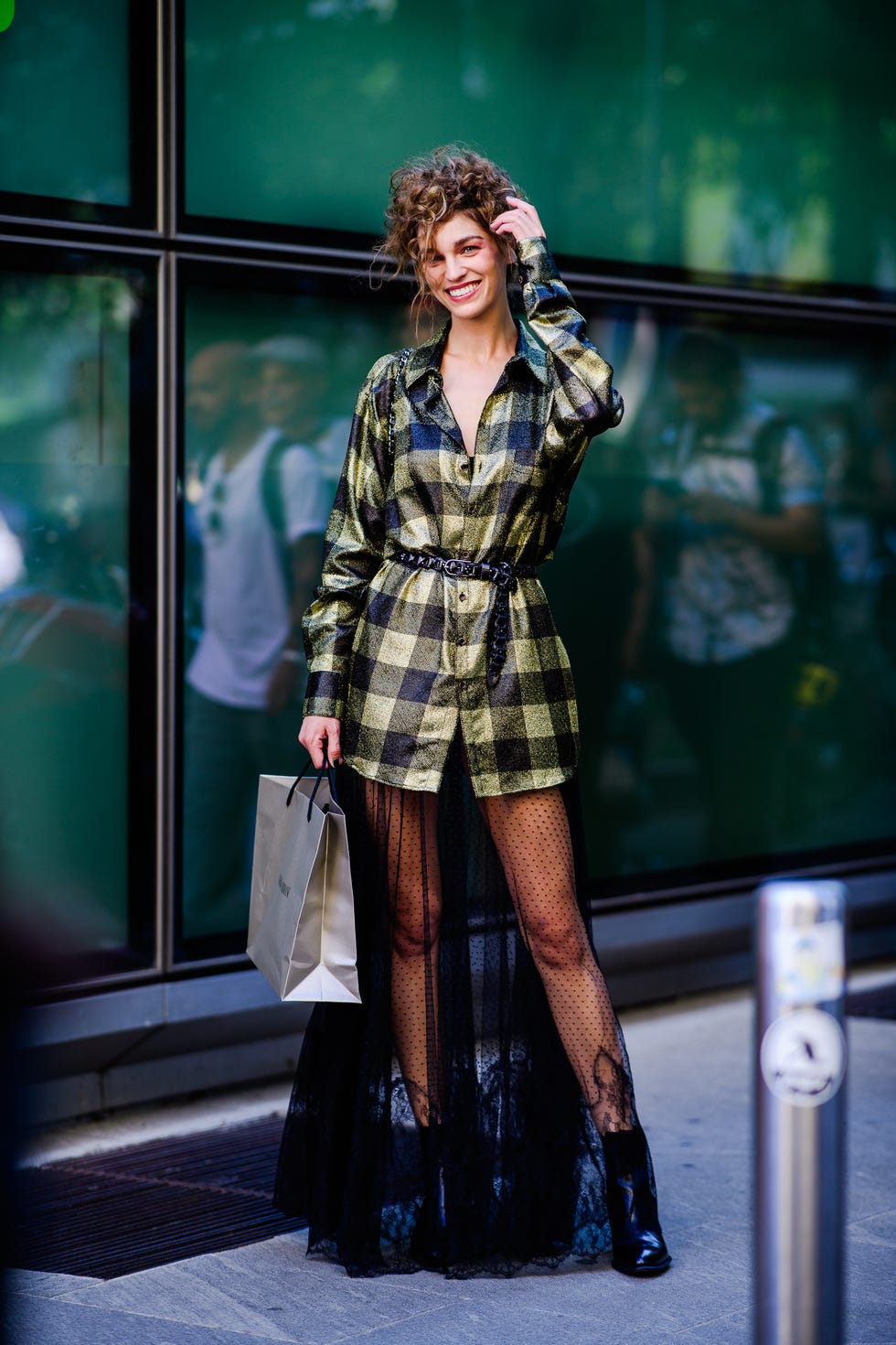 Plaid, Fashion model, Clothing, Fashion, Street fashion, Tartan, Beauty, Pattern, Leg, Footwear, 