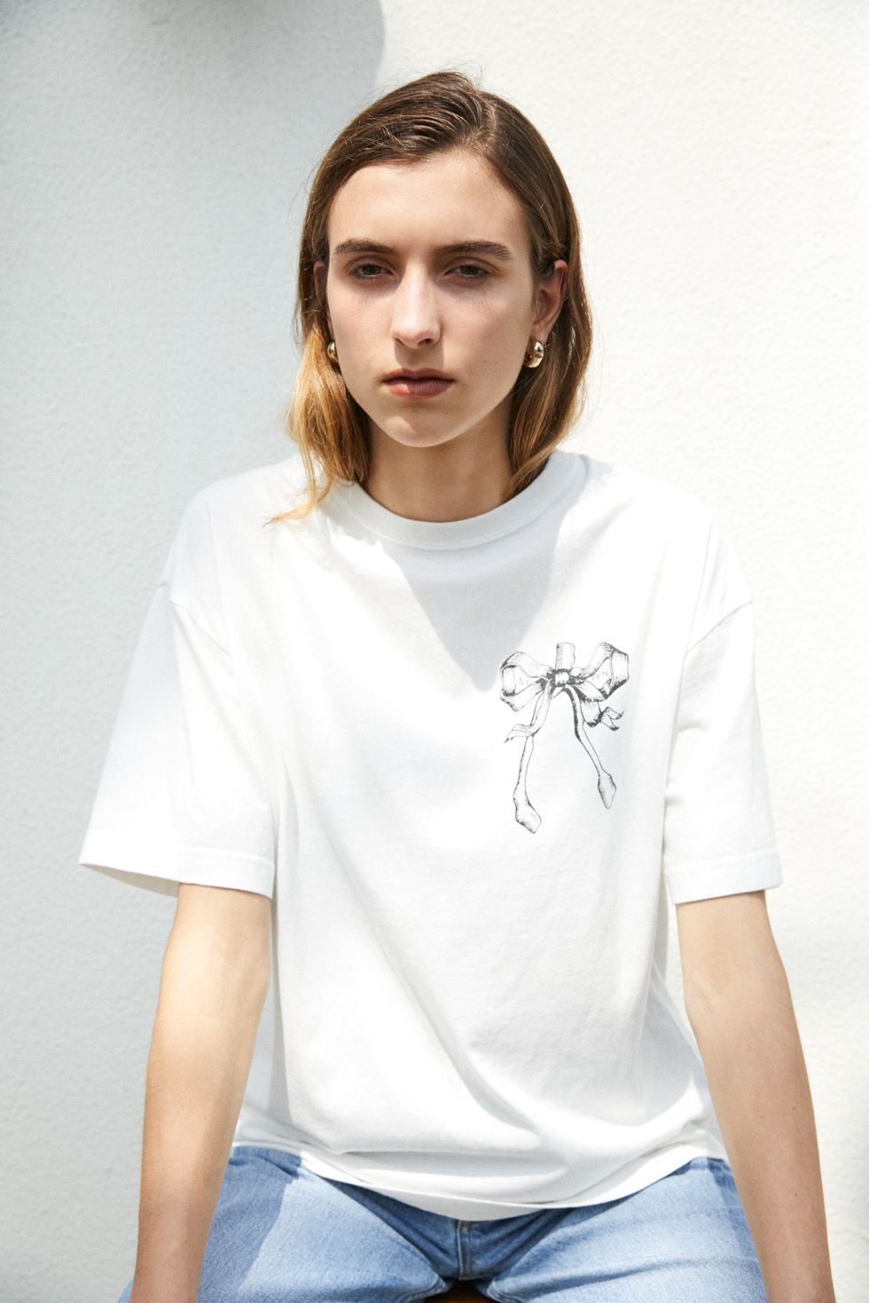 White, T-shirt, Clothing, Shoulder, Neck, Sleeve, Cool, Beauty, Fashion, Joint, 