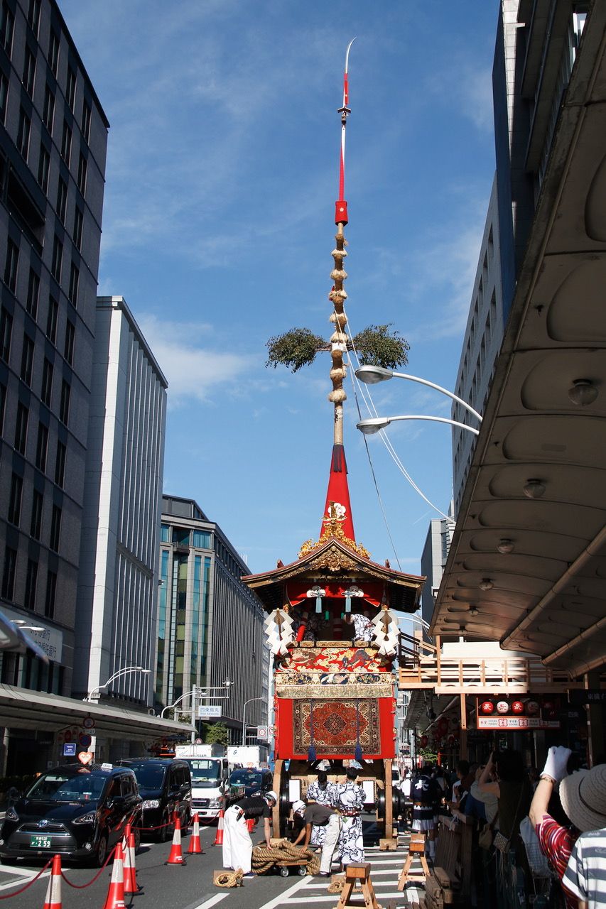 きょうの京】京都・祇園祭 前祭に建てられた山鉾の風景。2022年の巡行を願って