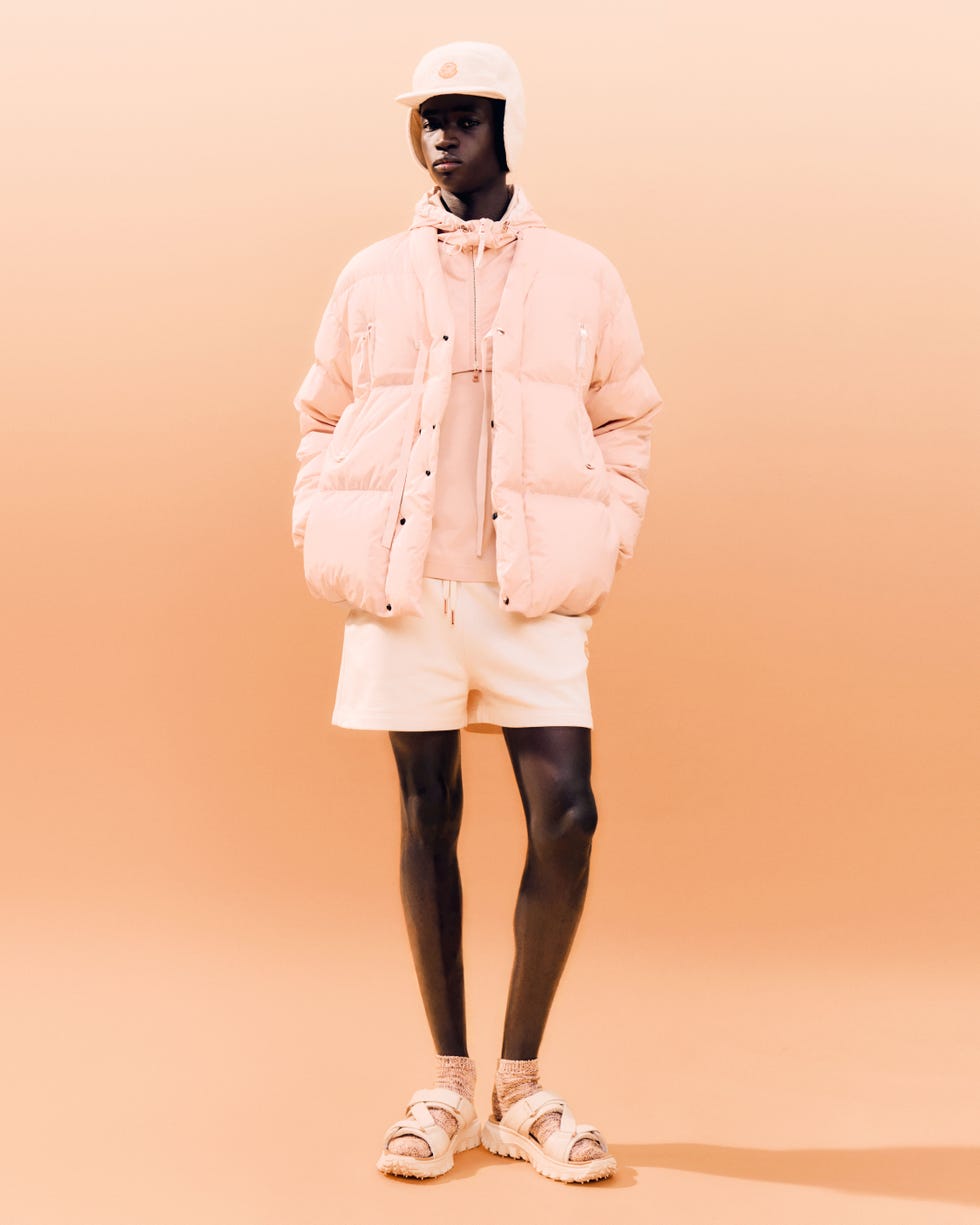 Desde prendas de abrigo hasta pantalones cortos, la colección está diseñada para funcionar en verano y adaptarse a otras estaciones.