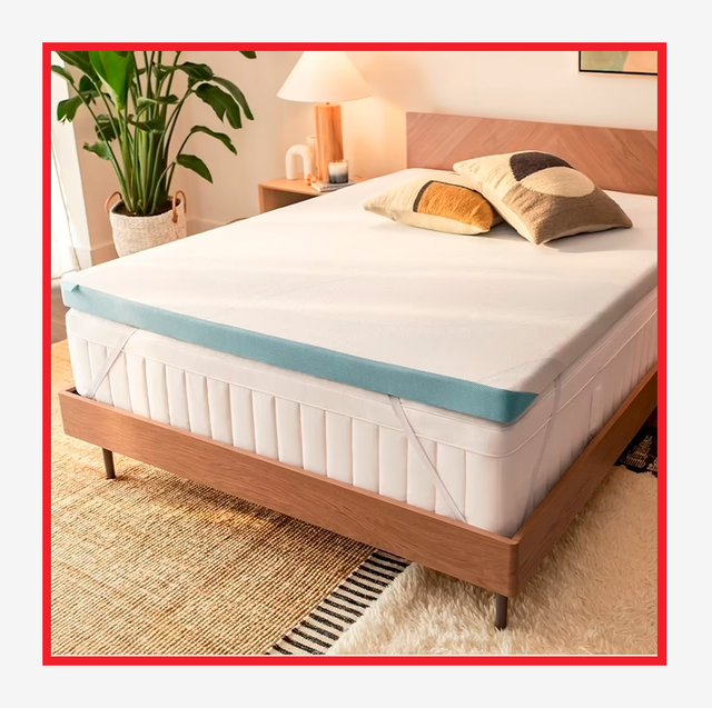 https://hips.hearstapps.com/hmg-prod/images/mh-4-3-mattress-toppers-2-642aeb7eb5e70.png?crop=0.502xw:1.00xh;0,0&resize=640:*