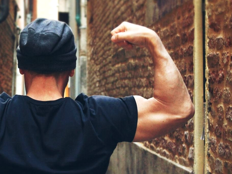Best shirts to make arms look big