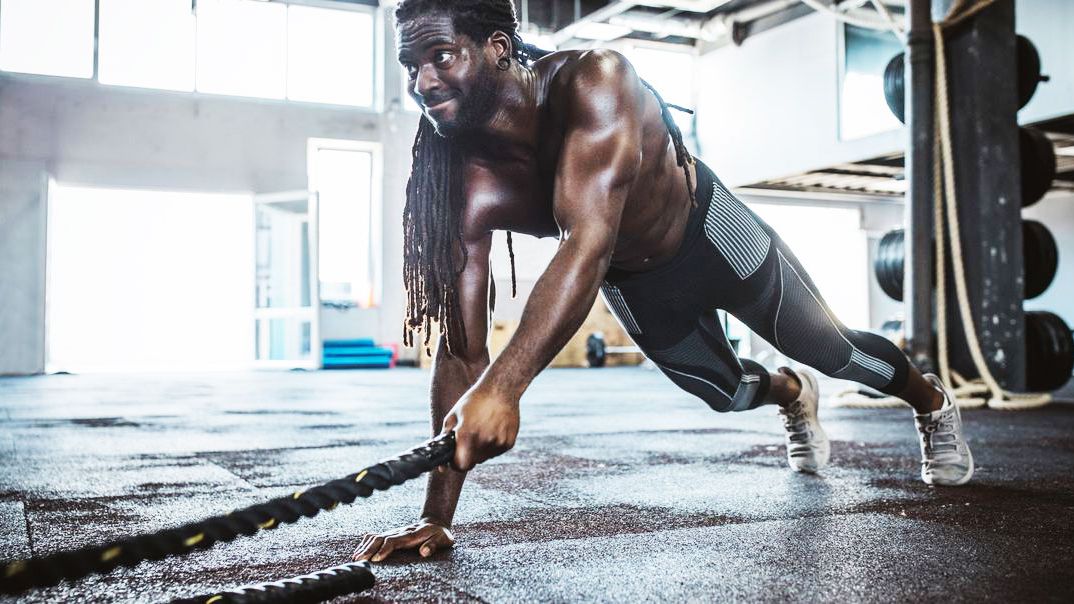 This 10-Minute Abs Workout Uses Battle Ropes for Core Exercises