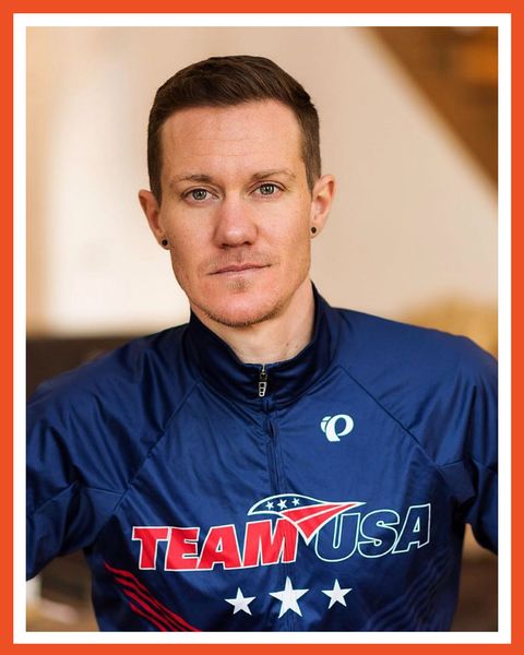 Forehead, Team, T-shirt, Photography, Photo caption, Player, Jersey, 