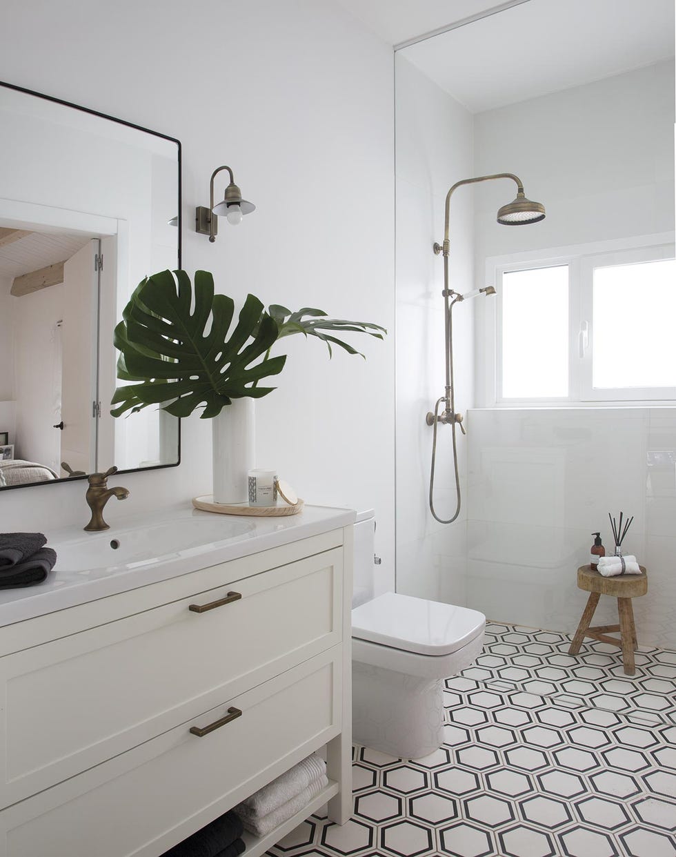 casa premia reformada baño con suelo hidráulico