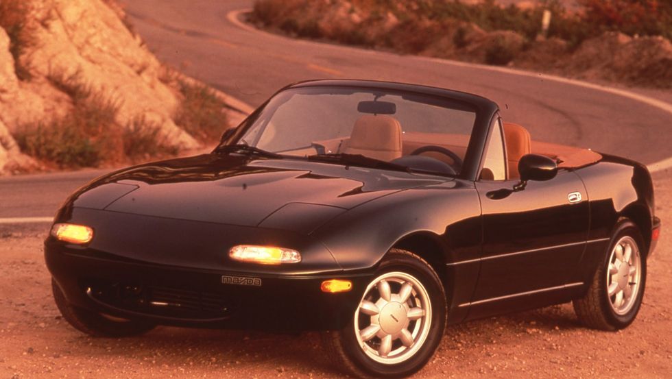30-Year-Old Pop-Up Headlights! 1990 Mazda MX-5 Miata Review 