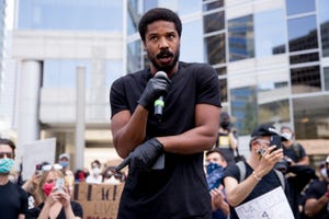 el actor michael b jordan da un discurso