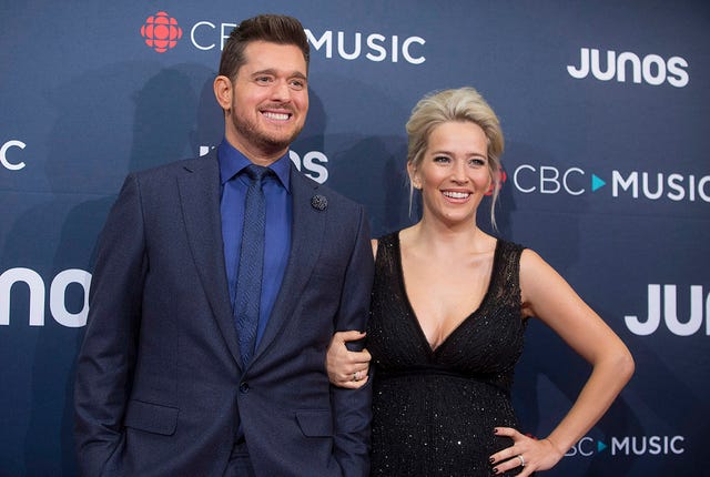 Michael Bublé y Luisana Lopilato dan la bienvenida a la pequeña Vida.