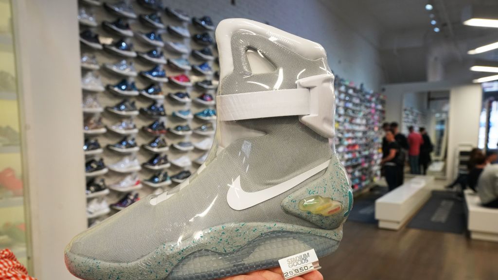 Nike de 'Regreso futuro' a la venta (para millonarios) - Las zapatillas Nike de 'Regreso al futuro' cuestan 50.000