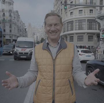 michael portillo's weekend journey s1 ep1 madrid michael portillo standing in the middle of the grand via
