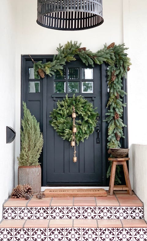 35+ Inspiring Front Front Porch Christmas Decorations