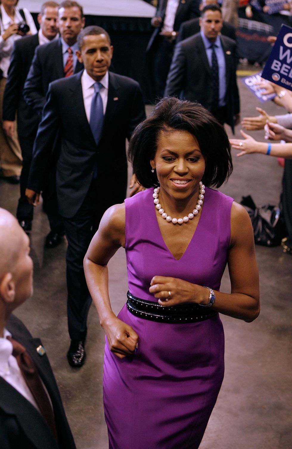Michelle Obama's toned arms are debated - Los Angeles Times