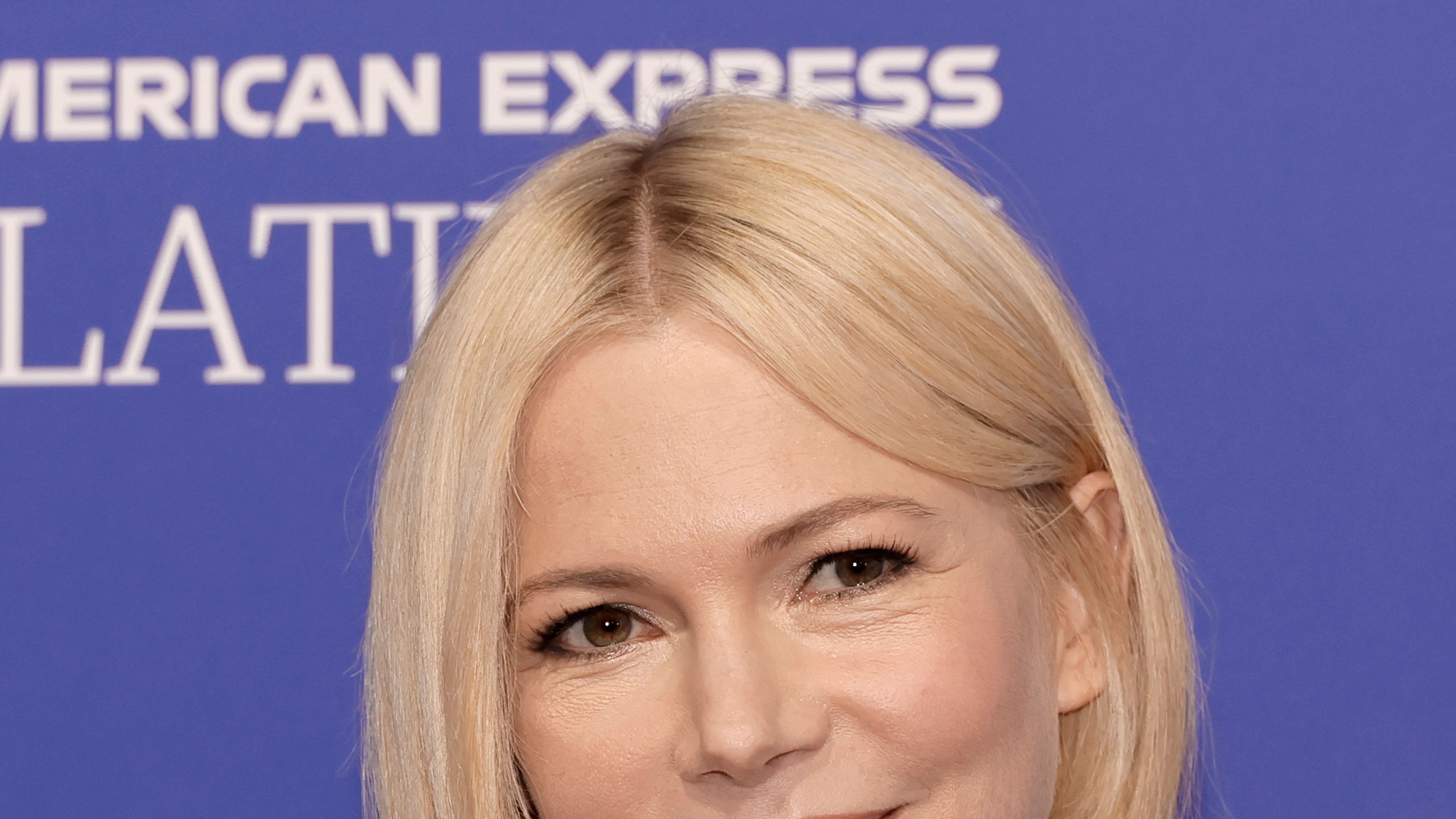 Michelle Williams' 'S' wave hairstyle is perfect on her chin-skimming bob