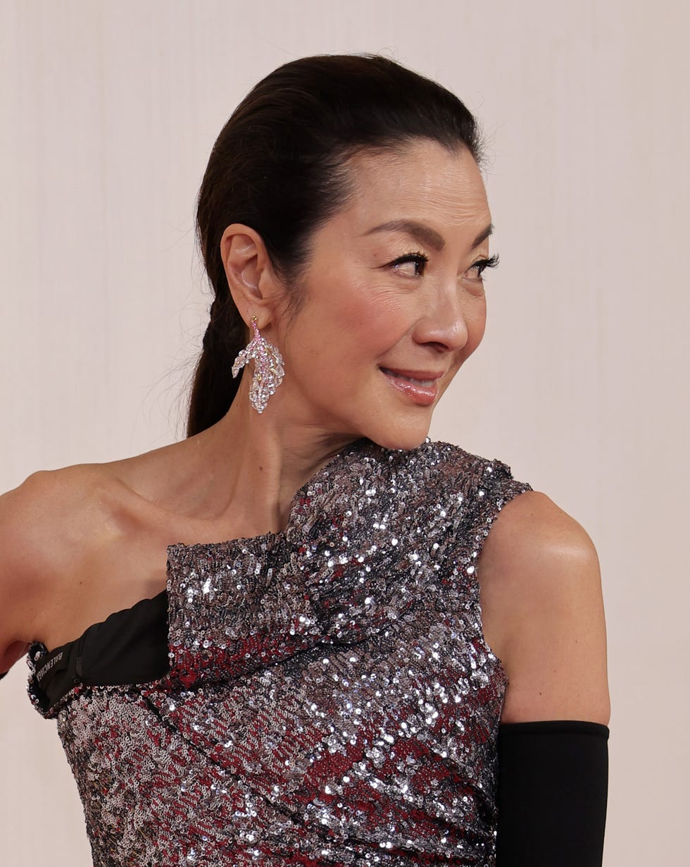 michelle yeoh oscars earrings