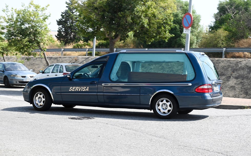 jose ortega cano, gloria camila, jose fernando, rocio flores y el resto de la familia ortega mohedano en el entierro de michu tras su muerte