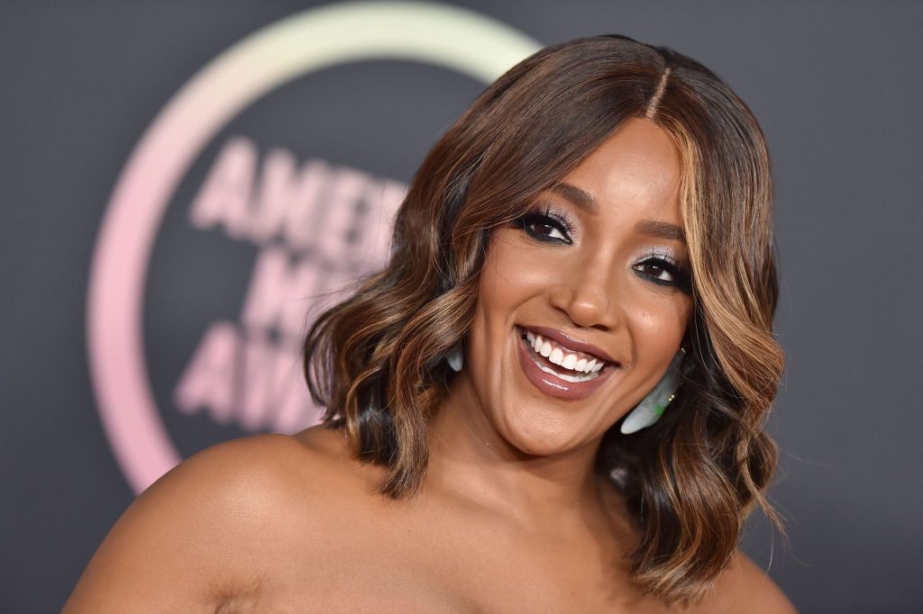 See Mickey Guyton's Perfect Response to Criticism About Super Bowl Gig - E!  Online