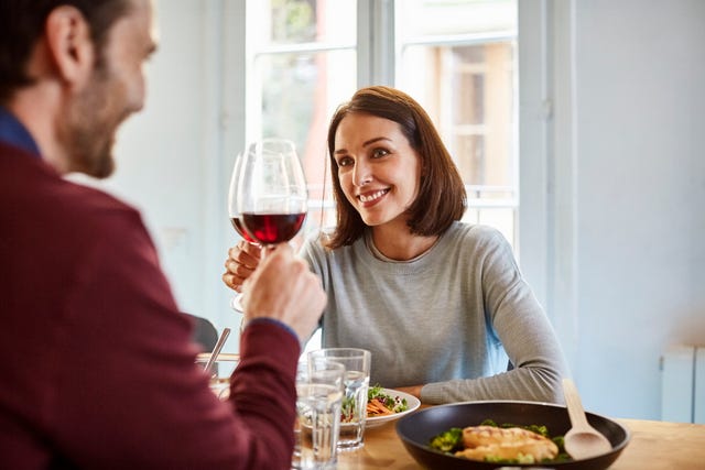 お酒を飲むならワインにするべき科学的な理由とは