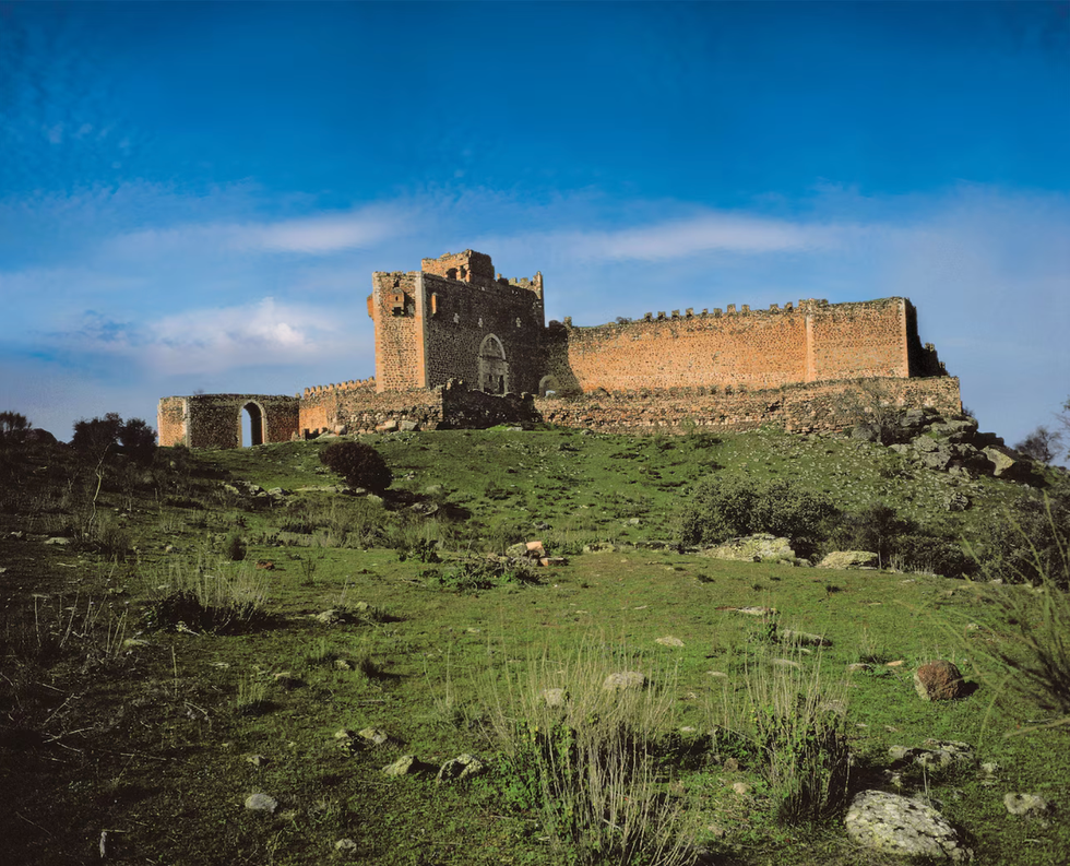 middeleeuwse kastelen oorlog middeleeuwen fort san martin de montalban