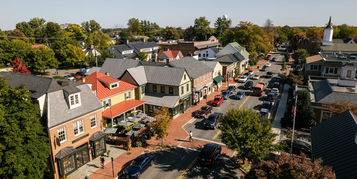 Where to Find the Best Antiques Shops in Middleburg, Virginia, According to Design Experts