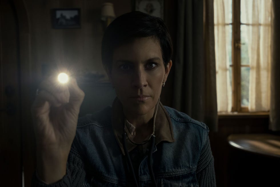 annabeth gish en misa de medianoche