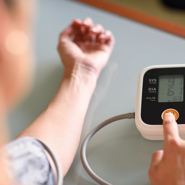  Omron Monitor de presión arterial inalámbrico para el brazo  superior de la serie 10 : Salud y Hogar