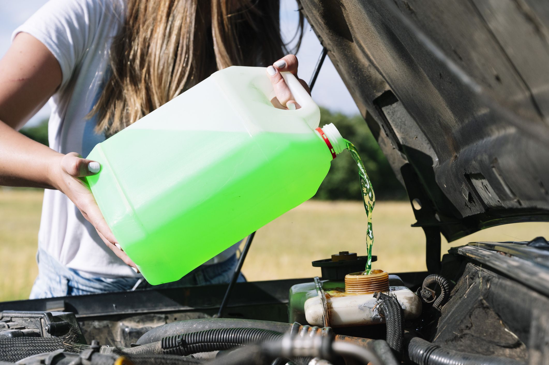 Qué función tiene el líquido refrigerante de un coche y por qué es tan  importante?