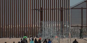 migrant crisis continues at the border between the united states and mexico
