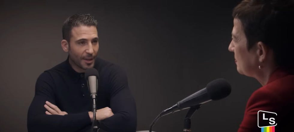 miguel angel silvestre en el podcast la script de la periodista maria guerra