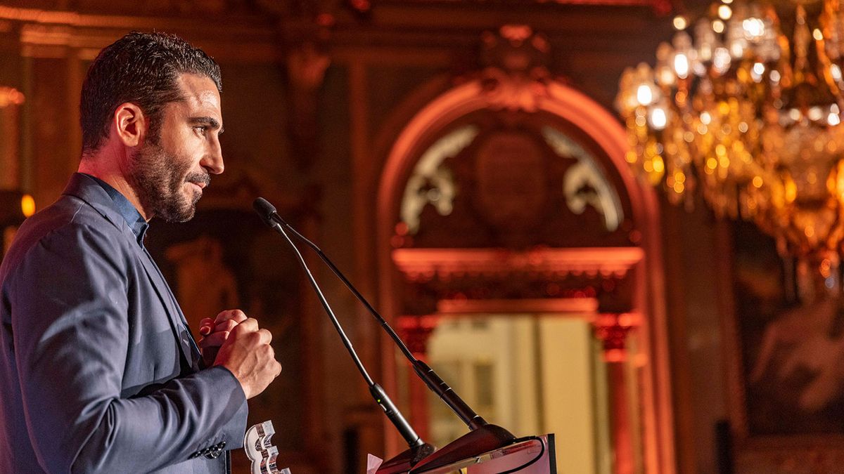 preview for El discurso de Miguel Ángel Silvestre en los premios Esquire
