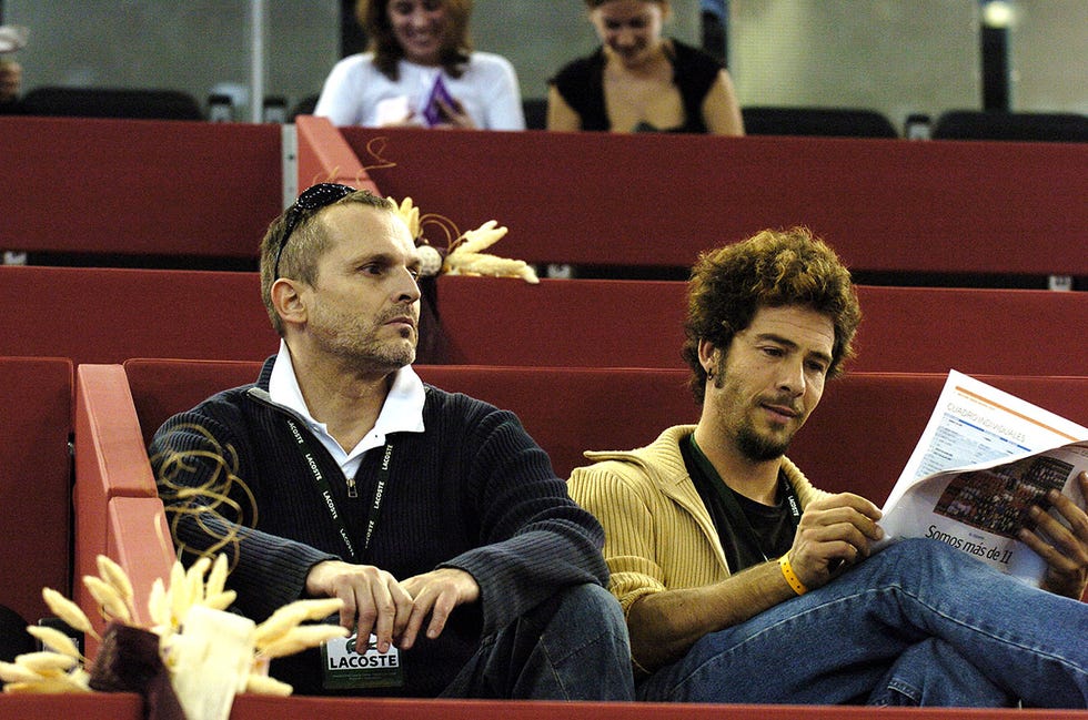 el cantante miguel bosé y nacho palau durante el master series madrid 2004