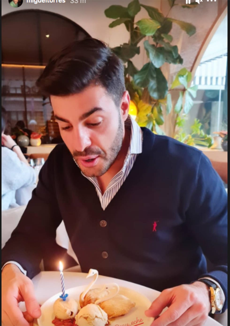 miguel torres celebra su 35 cumpleaños junto a paula echevarría
