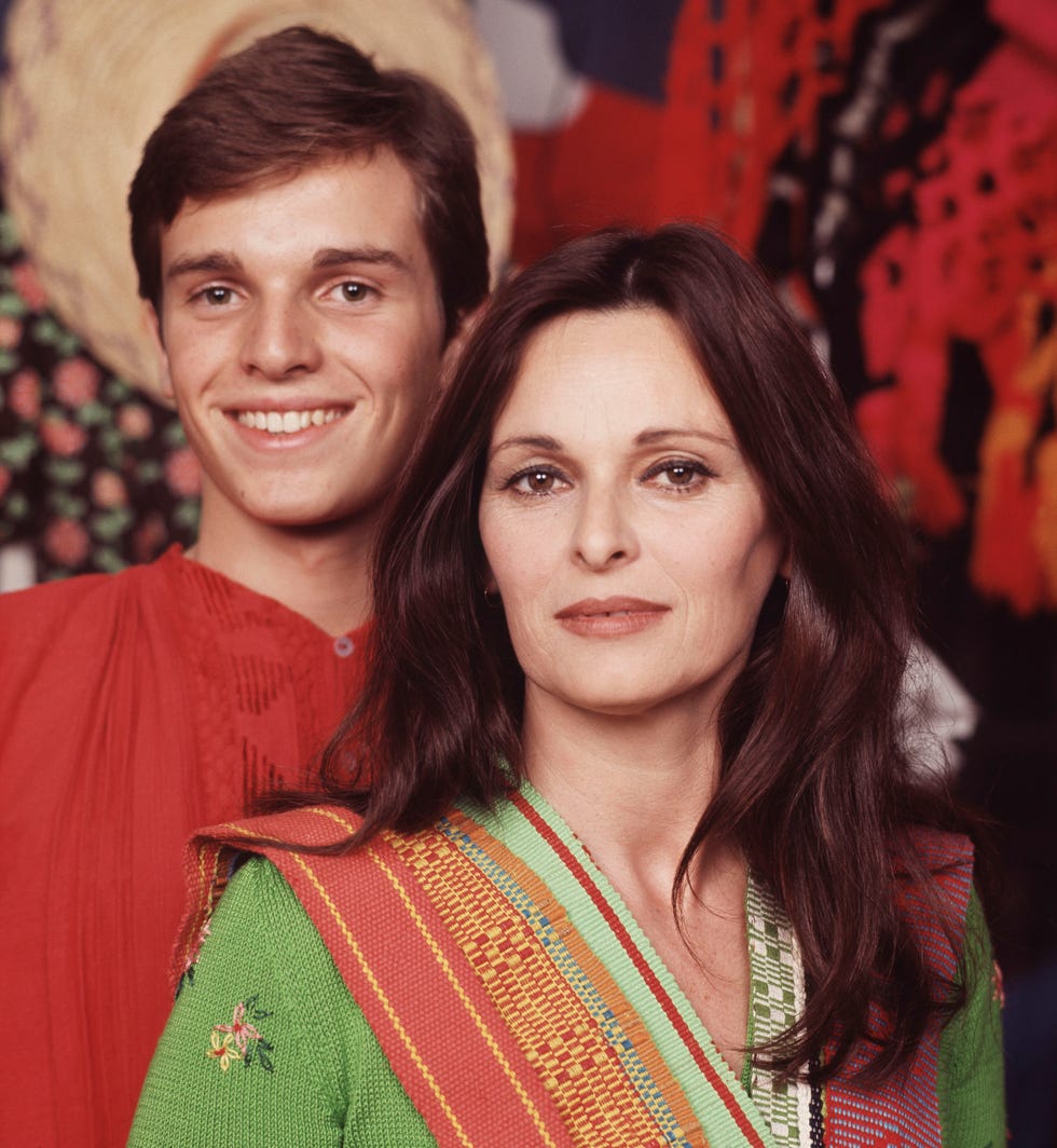 Lucía Bosé con su hijo Miguel Bosé de joven