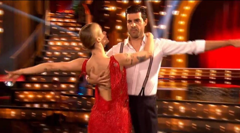 miguel torres bailando con las estrellas