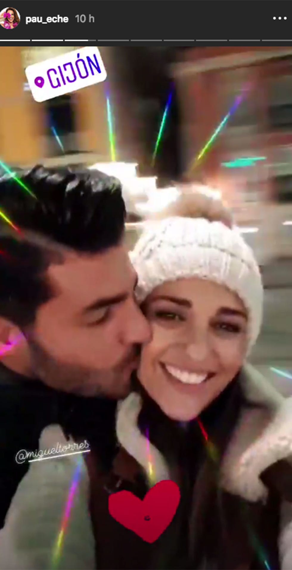 Miguel Torres se come a besos a Paula Echevarría en Gijón