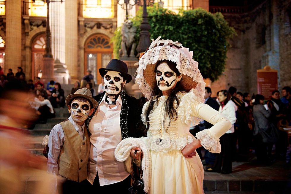 Een luguber trio viert Allerheiligen in Guanajuato